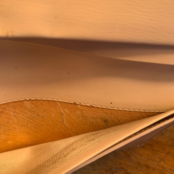 Gucci Vintage G Clasp Wallet in Neutral, Used Condition - Picture 10 of 10